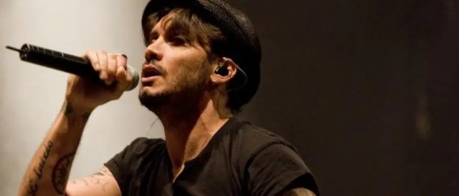 Amici 15: Fabrizio Moro Sostituirà Francesco Sarcina? No Comment Cantautore Romano