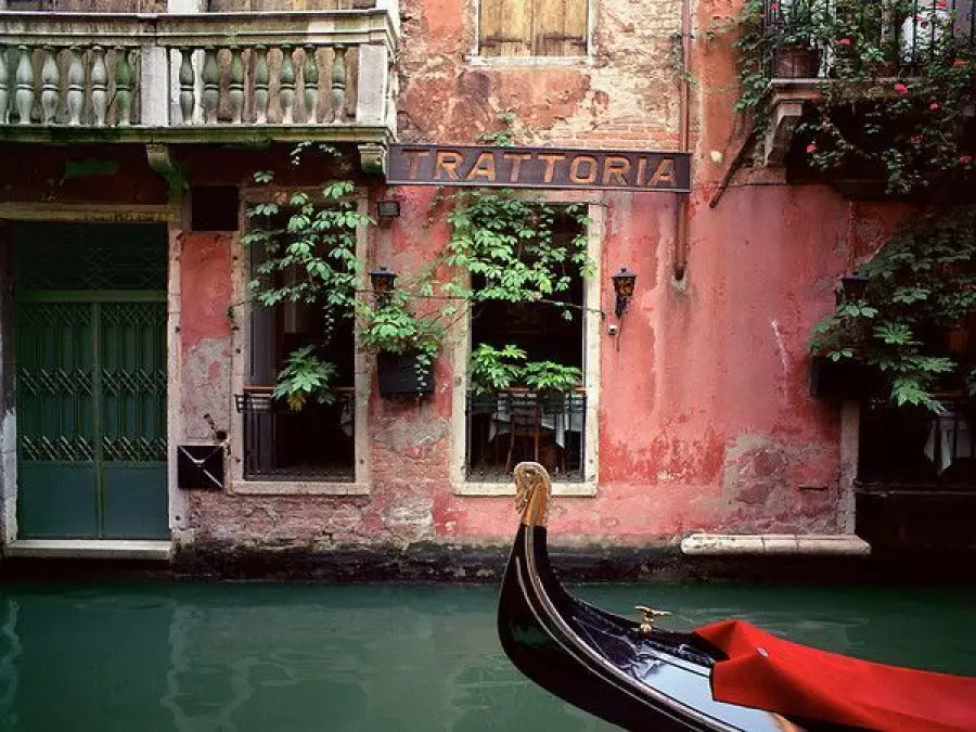 Venezia, Turista non Gradisce Bistecca: Camerieri lo Pestano