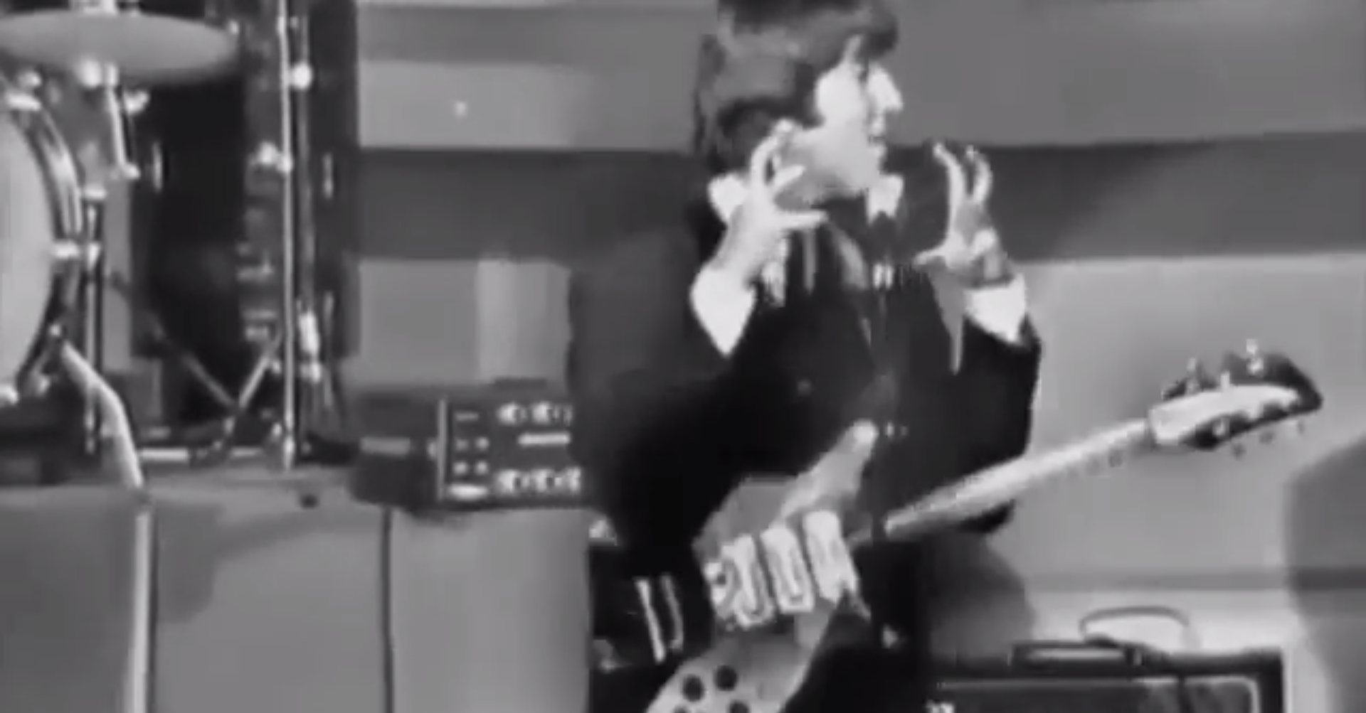 JOHN LENNON PRENDE IN GIRO DISABILI: VIDEO INQUIETANTE