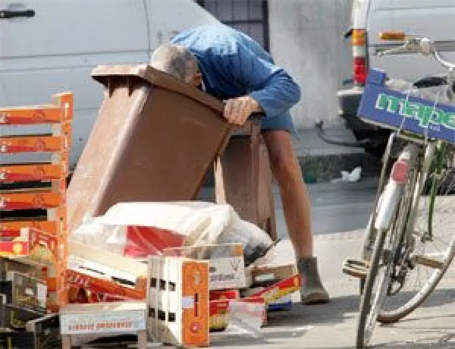 Poveri Mangiano Cibi Scadenti: Ricchi Prediligono Dieta Mediterranea
