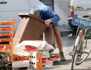 Poveri Mangiano Cibi Scadenti: Ricchi Prediligono Dieta Mediterranea