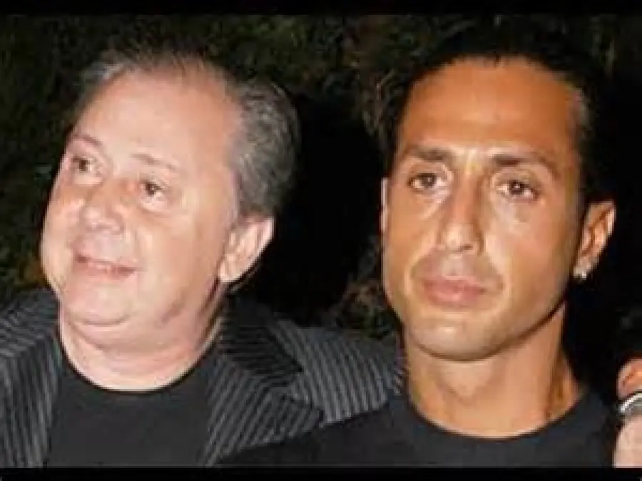 Lele Mora, Stilettata a Fabrizio Corona: "Deve Curarsi dalla Malattia dei Soldi"