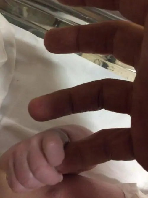 Costantino Vitagliano diventa papà: è nata la piccola Ayla