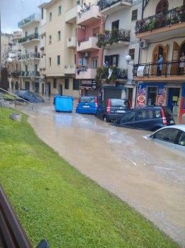 Allerta meteo Sicilia: bomba d'acqua ai Giardini Naxos