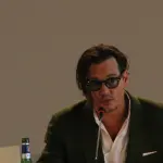 Johnny Depp a Venezia con Amber Heard: fuori forma ma sorridente