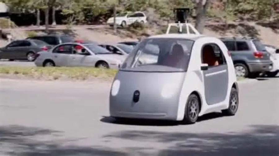 Google Car: tester interviene e causa incidente, vettura troppo sicura di sé