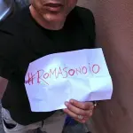 Alessandro Gassman pulisce strada Trastevere: promessa mantenuta, foto su Twitter