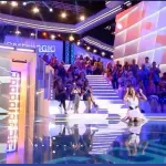 Barbara D'Urso: caduta rovinosa durante prima puntata Pomeriggio Cinque