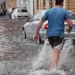 Maltempo a Roma: Poppea crea danni e disagi, albero cade su auto