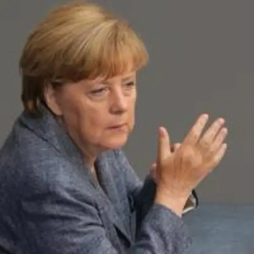 Ungheria, Merkel visita centro accoglienza Heidenau: estremisti destra la contestano