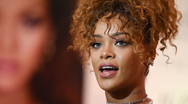 Rihanna e le pellicce, protesta animalisti a New York: "Vergognati"