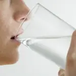 Bere acqua non migliora salute: è inutile, studio sfata mito