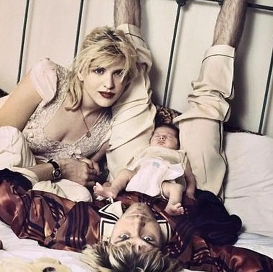 Courtney Love: foto inedite con Kurt Cobain e Bean su Instagram
