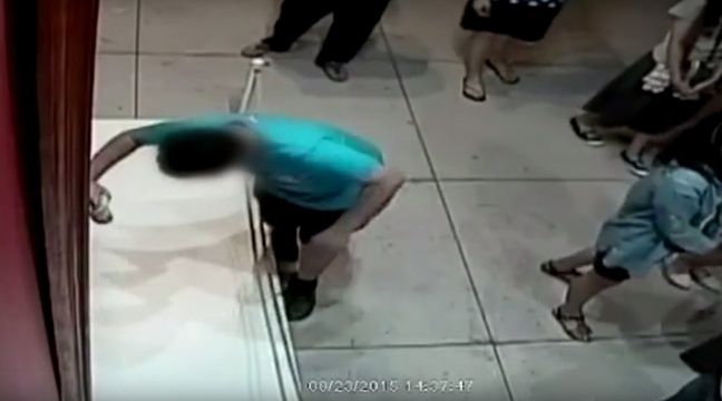 Taipei, dipinto Paolo Porpora bucato da visitatore: danno artistico ed economico