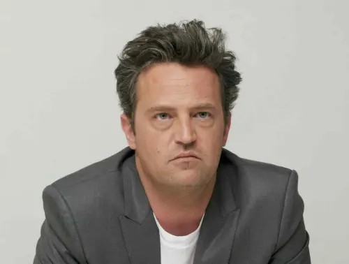 Matthew Perry: passato da alcolizzato, oggi aiuta gli altri
