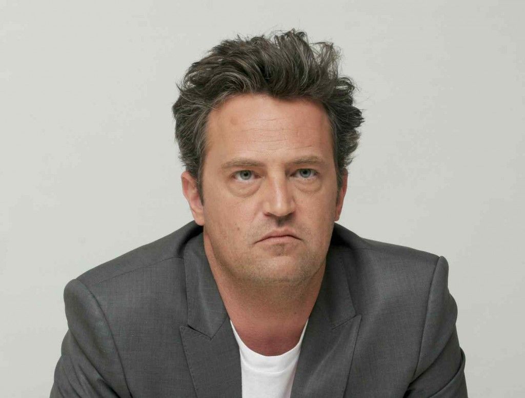 Matthew Perry: passato da alcolizzato, oggi aiuta gli altri