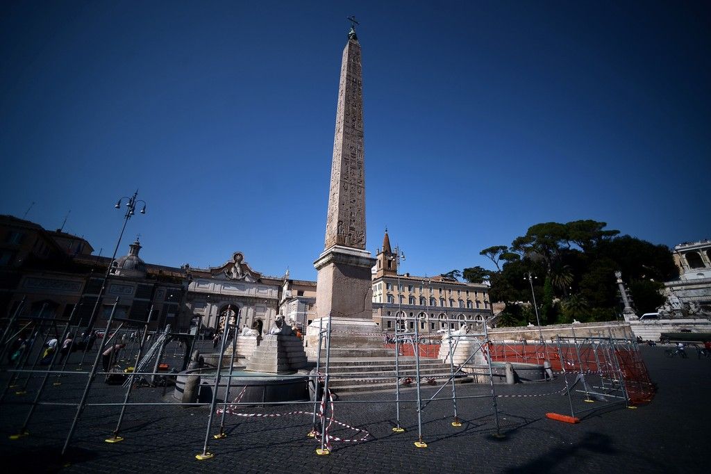 Roma: incidente a Piazza del Popolo, furgone investe 5 persone. Morta 60enne