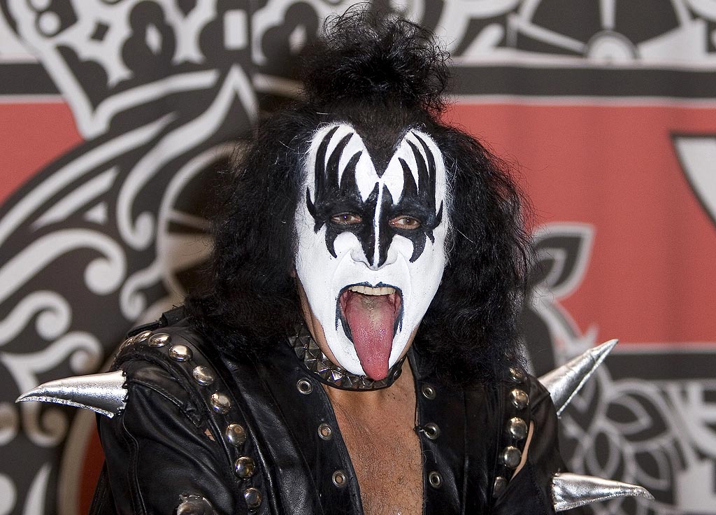 Gene Simmons: casa usata per abusi su minori, artista allibito