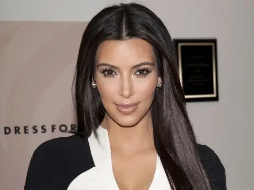 Kim Kardashian, foto 'senza veli' col pancione: altro che utero in affitto!