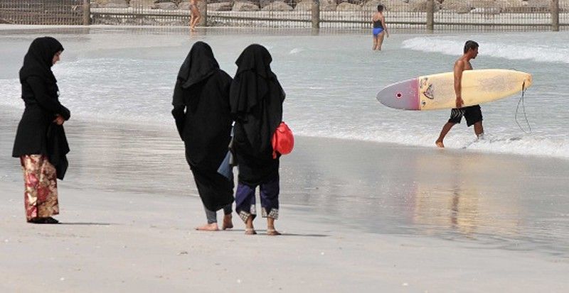 Dubai, padre lascia annegare figlia: meglio morta che disonorata