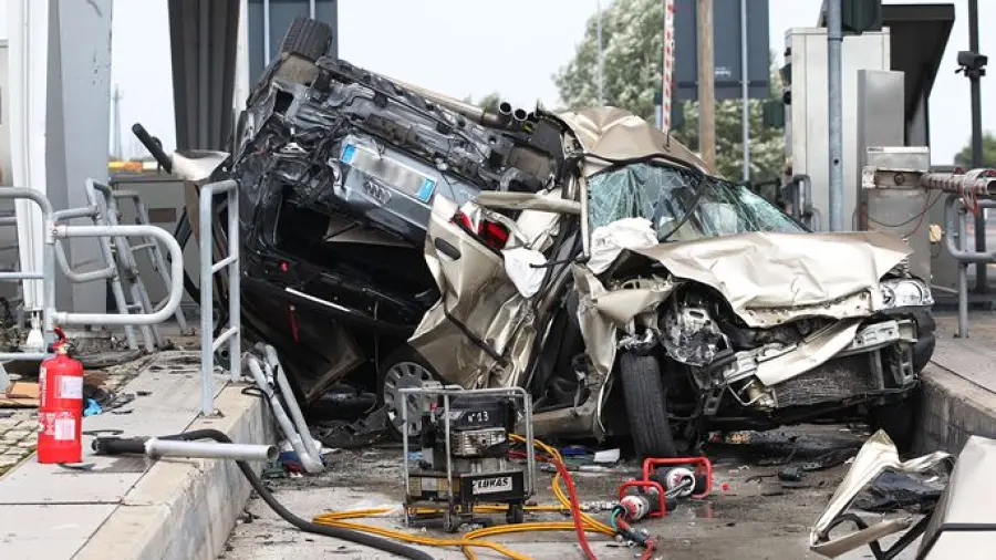Ravenna, carambola al casello di Cotignola: Audi A3 contro Fiat Punto. Due morti
