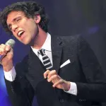 Mika, scritta omofoba su locandina concerto Firenze: 