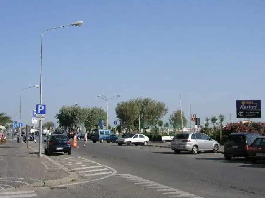 Rimini, bimba si chiude in auto: genitori avevano dimenticato chiavi nell'abitacolo