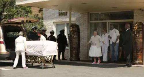 National Enquirer, foto Bobby Kristina Brown su letto ospedale scatenano polemiche