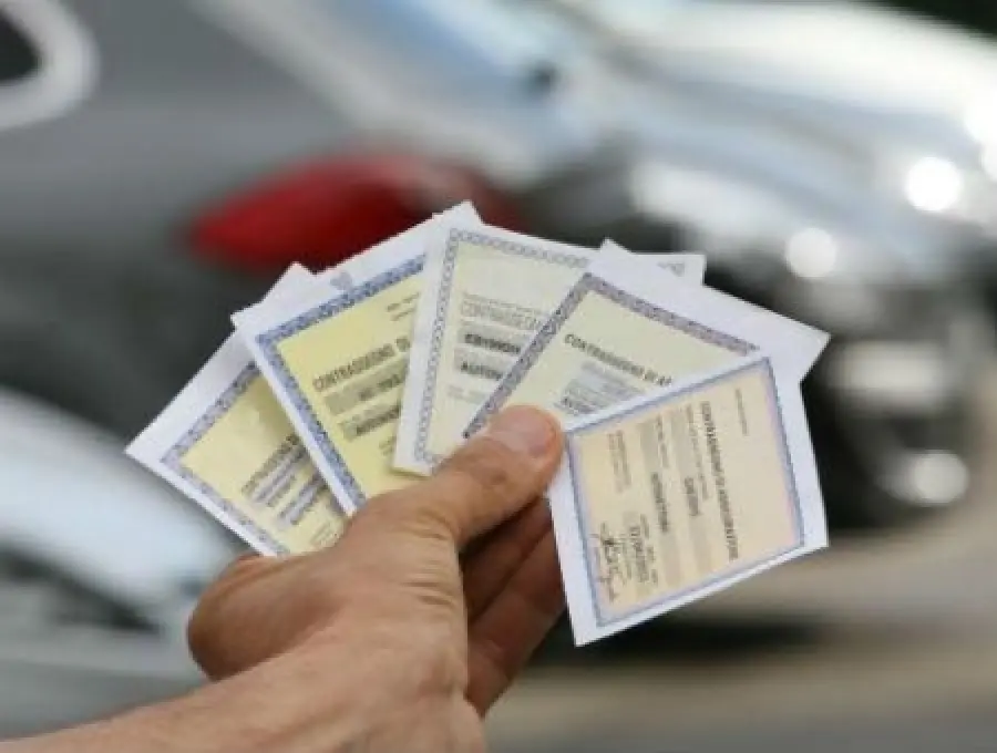 Assicurazioni auto troppo care: risparmiare è possibile?