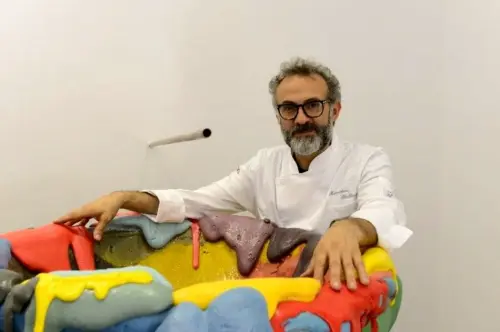 Massimo Bottura invita chef famosi al Refettorio ambrosiano