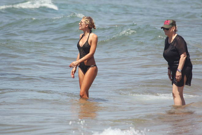 Ilary Blasi, relax a Sabaudia con la suocera Fiorella