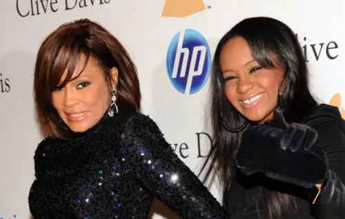 Bobby Kristina Brown tumulata vicino a Whitney Houston