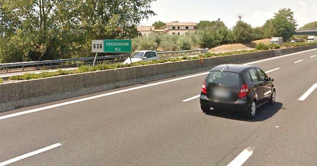 Incidente A1: pullman fuori strada, autista addormentato
