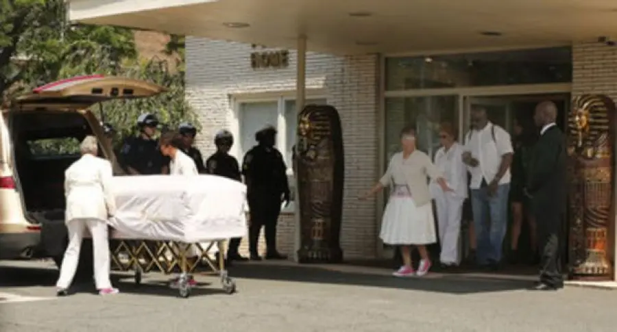 National Enquirer, foto Bobby Kristina Brown su letto ospedale scatenano polemiche