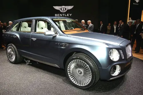 Bentley Bentayga: Suv potente ed elegante, impianto audio impareggiabile
