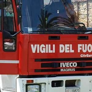 Battipaglia, bombola scoppia: 3 feriti gravi e appartamento distrutto