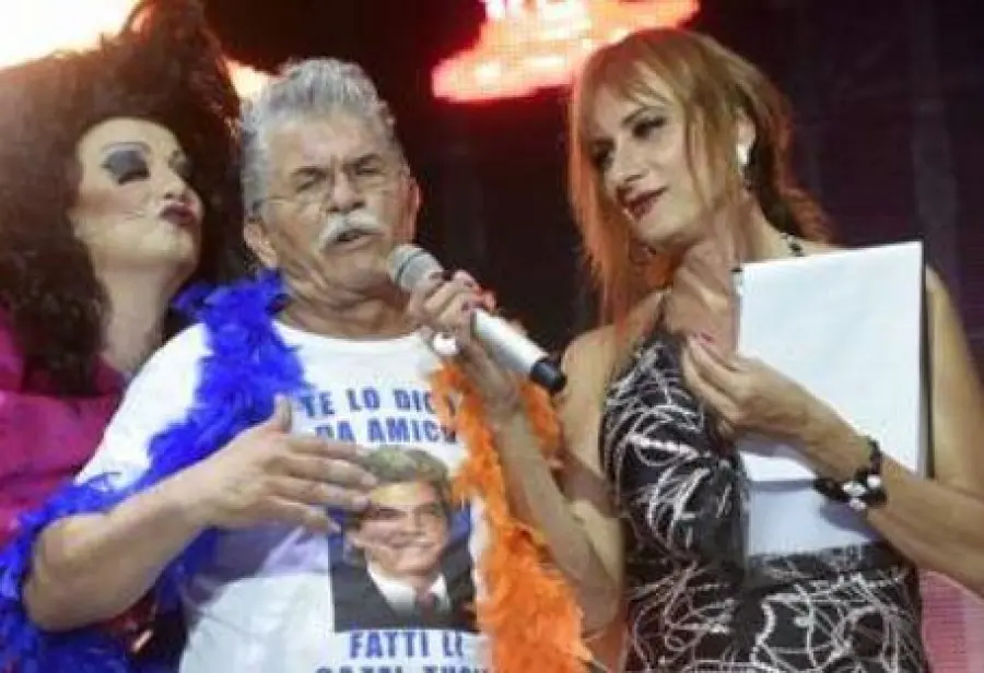 Antonio Razzi canta al Gay Village con Vladimir Luxuria