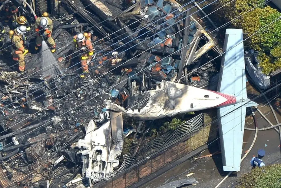 Tokyo: aereo da turismo finisce su case, 3 morti
