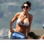 Anna Tatangelo: bikini esplosivo su Instagram, fan gradiscono