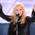 Patty Pravo: topless mozzafiato su Facebook, 67 anni e non dimostrarli