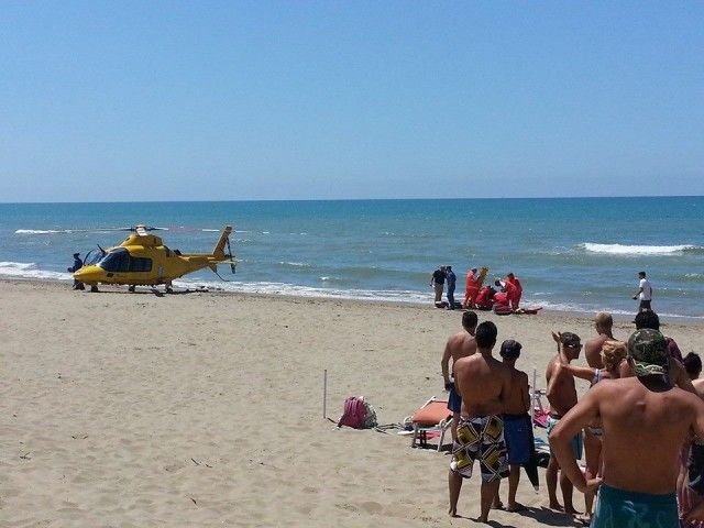 Torvaianica: 18enne annega, malore dopo aver mangiato