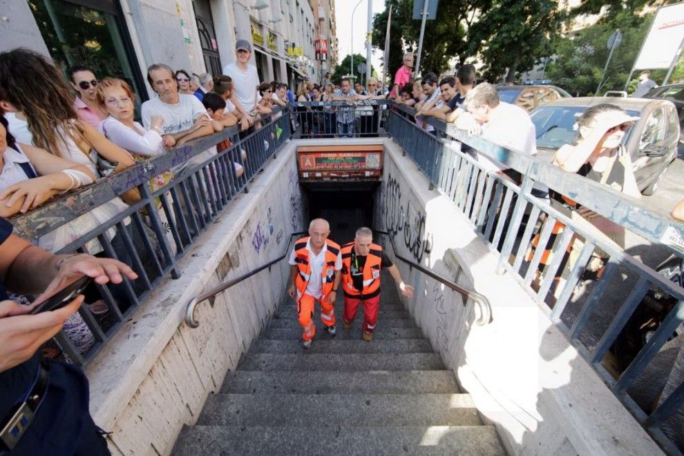 Metro A Roma, bimbo cade in tromba ascensore stazione Furio Camillo