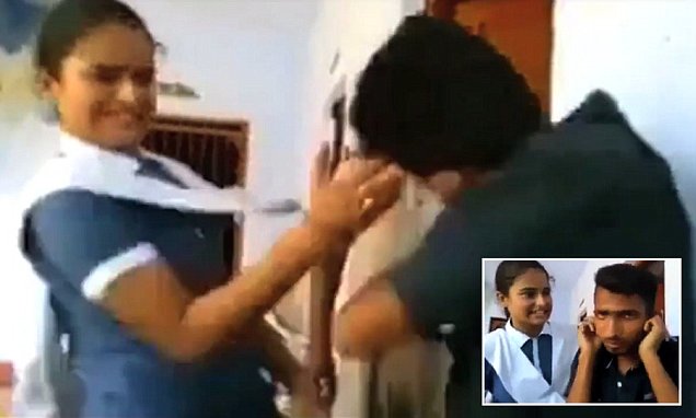 India, studentessa picchia stalker: "Adesso baciami i piedi"