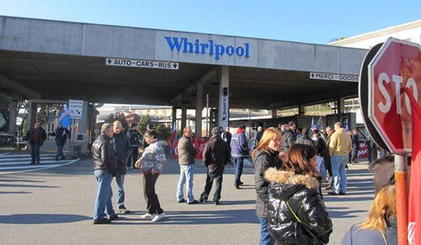 Whirlpool: stabilimenti italiani non chiuderanno, niente esuberi