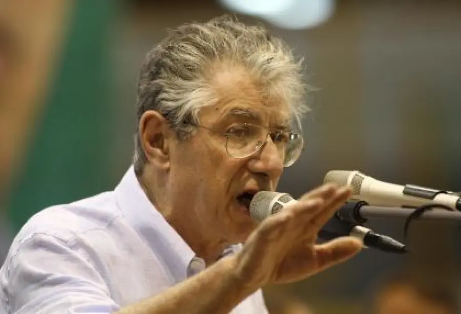 Bossi cade a Montecitorio: si rompe radio e ulna braccio sinistro