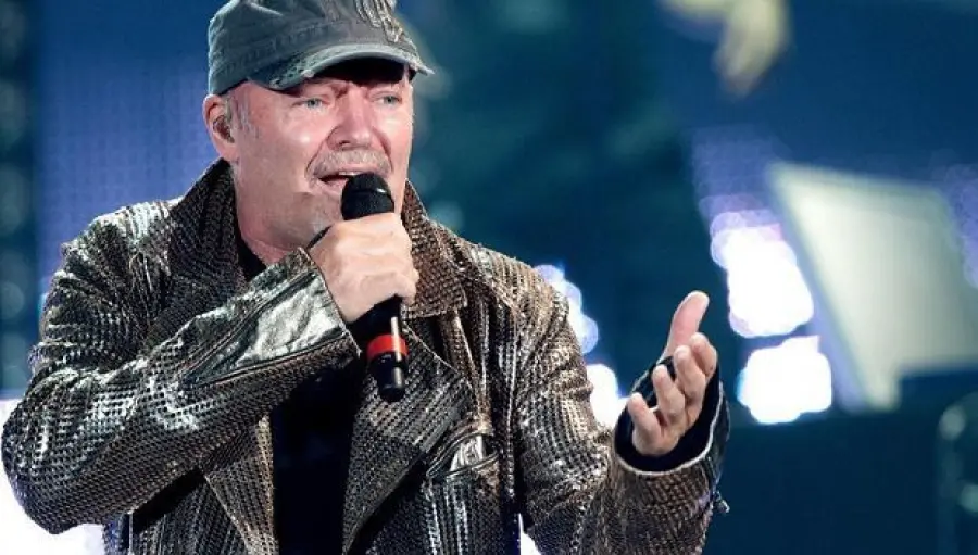 Vasco infiamma San Siro tra vecchi e nuovi successi: Live Kom '015 prosegue alla grande!