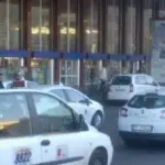 Roma, tassista chiede 50 euro a cliente obeso: ha causato foratura ruota