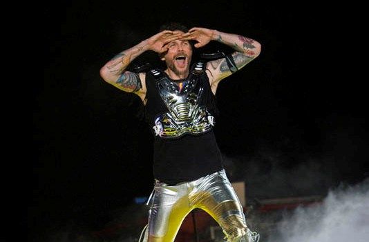 Jovanotti, concerto perfetto ad Ancona: outfit stravagante