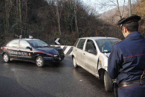 Brianza, malviventi feriti dai carabinieri durante inseguimento