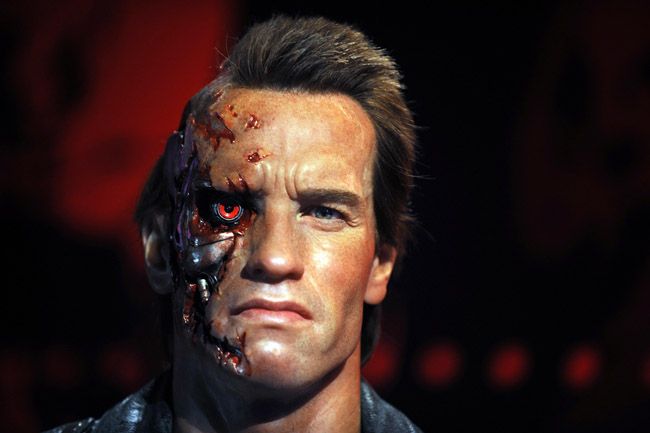 Arnold Schwarzenegger promuove "Terminator 5" fingendosi statua di cera: sgomento al Tussaud